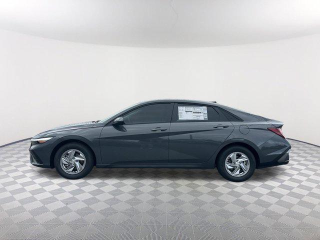 2025 Hyundai Elantra SE photo 8