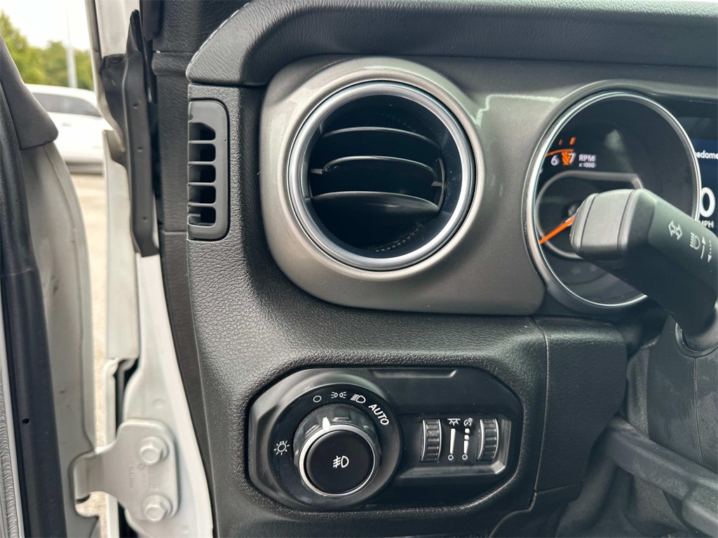 2021 Jeep Wrangler Unlimited Sahara photo 25
