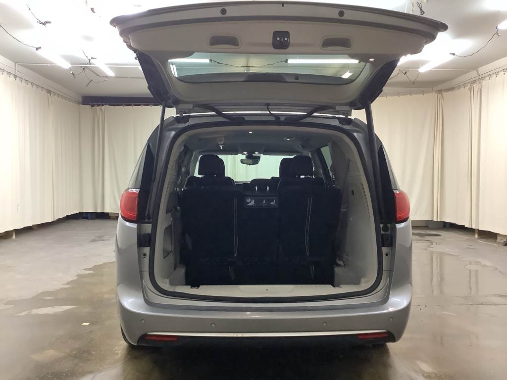 2018 Chrysler Pacifica Touring L photo 10