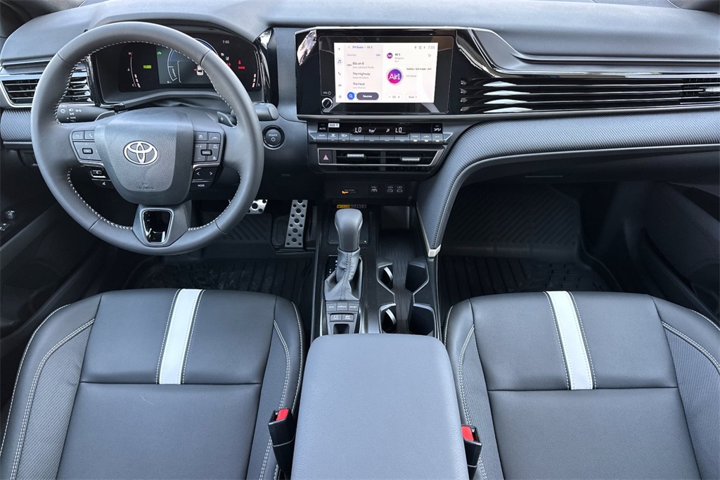 2025 Toyota Camry SE photo 13