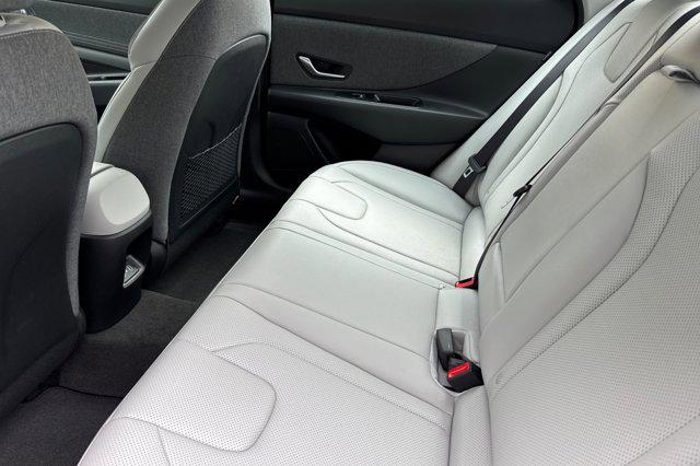 2025 Hyundai Elantra Hybrid Limited photo 5