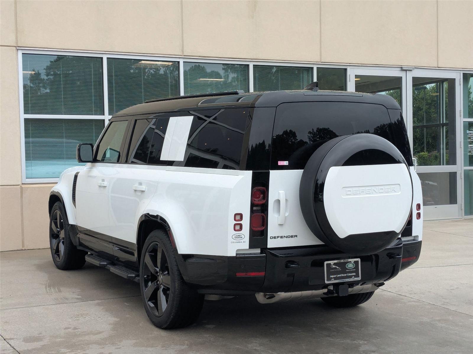 2025 Land Rover Defender 130 X-Dynamic SE photo 7