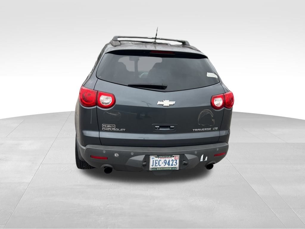 2009 Chevrolet Traverse LTZ photo 3