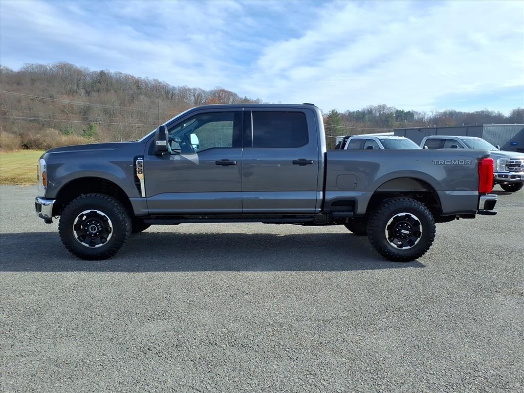 2026 Ford F-350 XLT photo 2