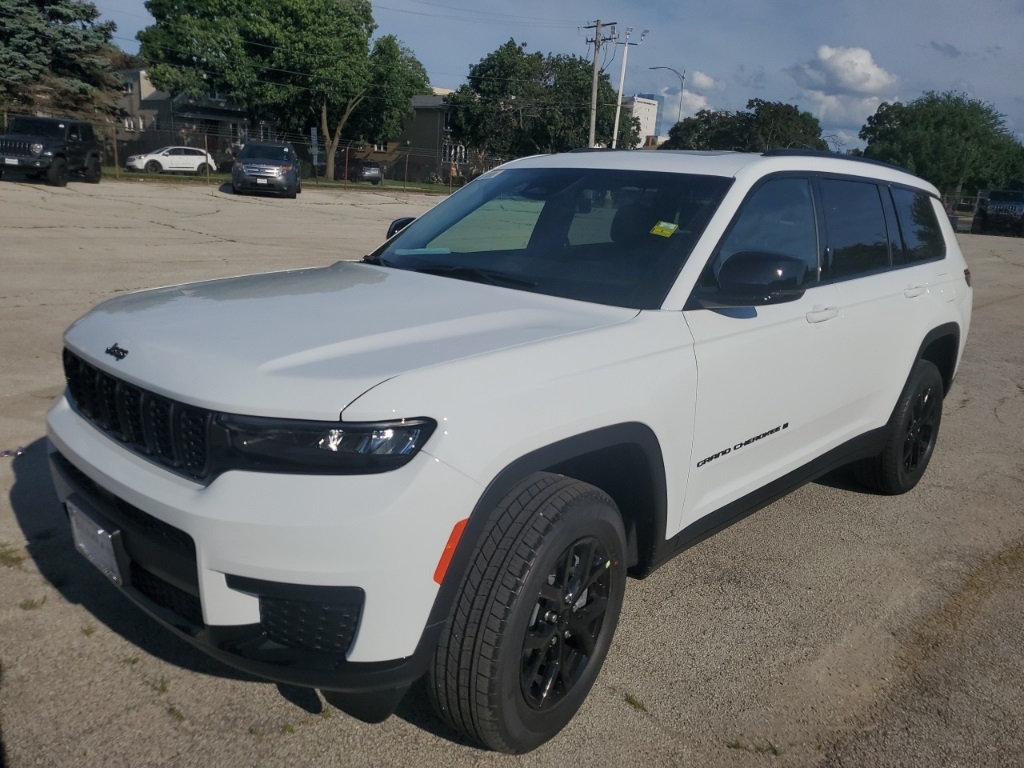 2025 Jeep Grand Cherokee Altitude X photo 3