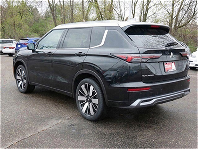 2025 Mitsubishi Outlander Platinum photo 2