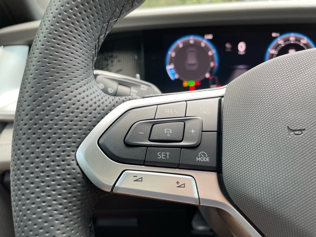 2025 Volkswagen Tiguan SE R-Line Black photo 4