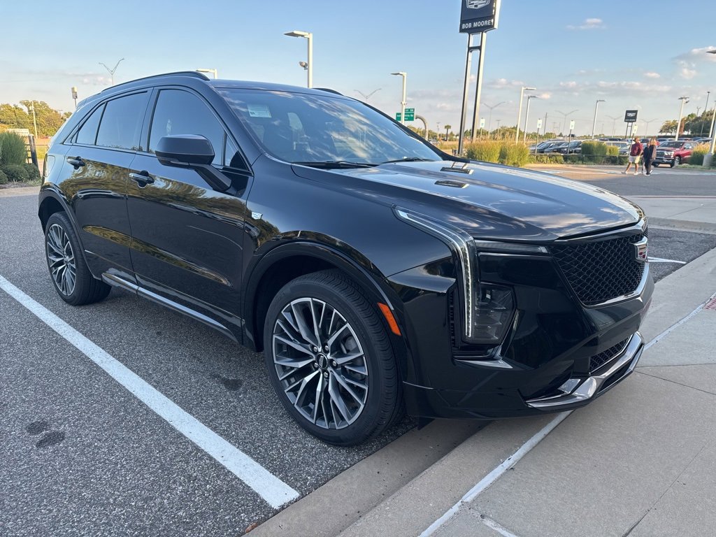 2024 Cadillac XT4 Sport photo 2
