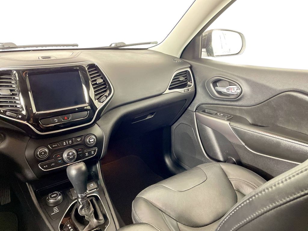 2020 Jeep Cherokee Limited photo 30