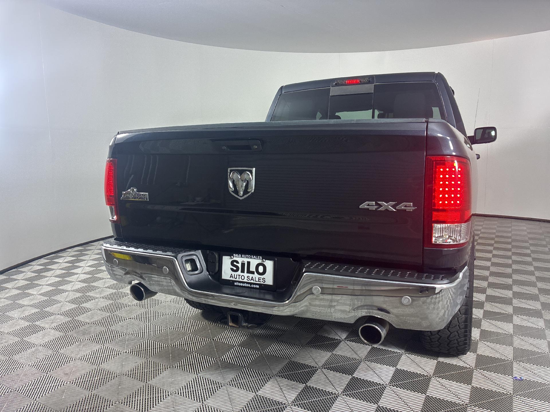 2016 Ram 1500 SLT photo 4