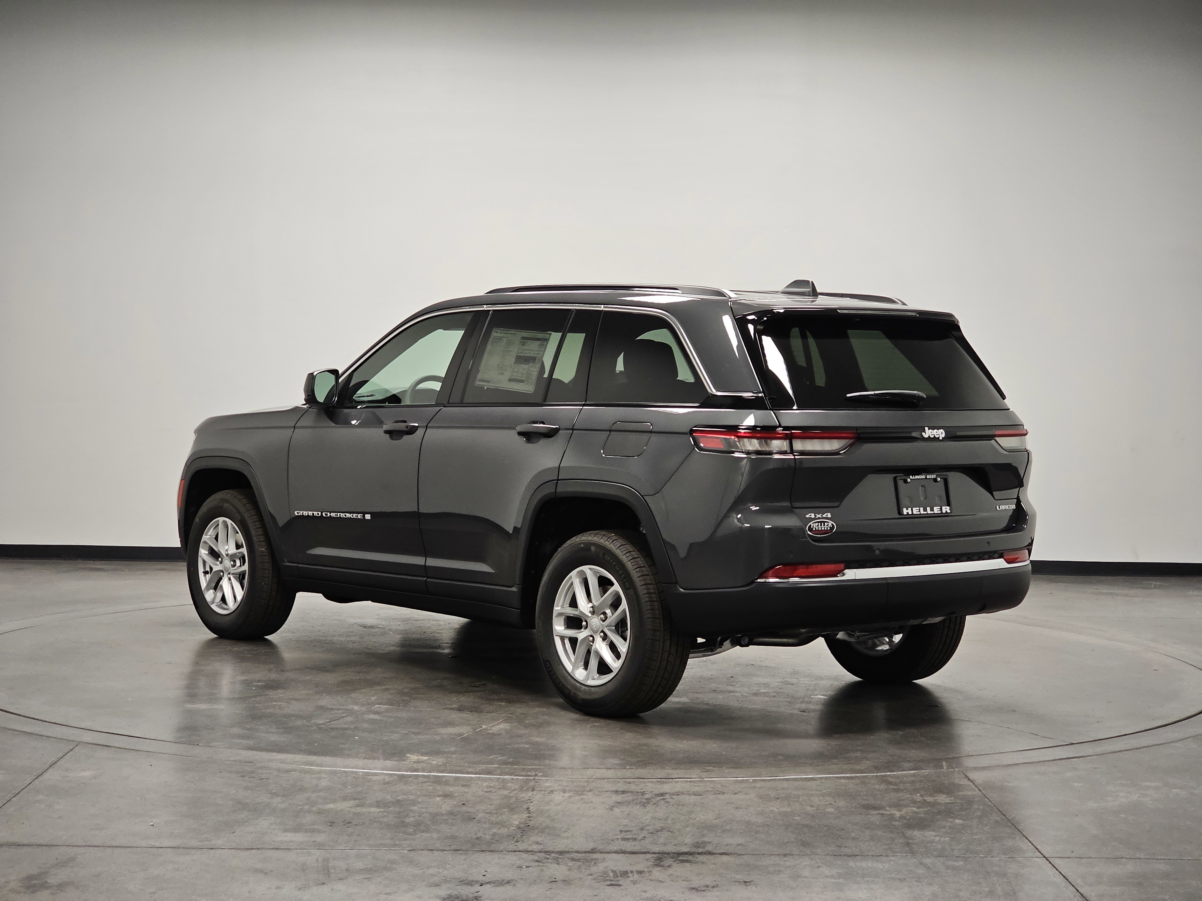 2025 Jeep Grand Cherokee Laredo X photo 4
