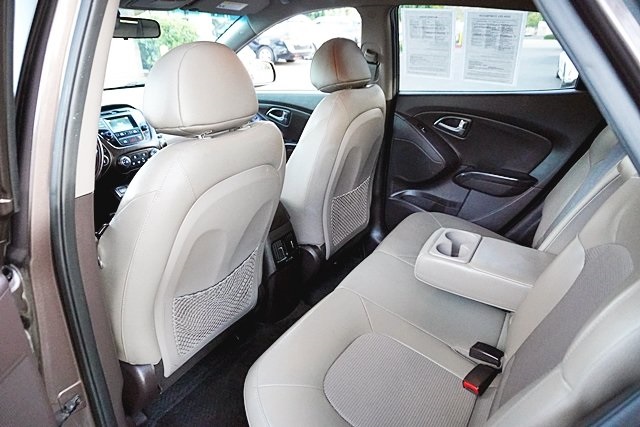 Used 2015 Brown Hyundai SE image 16