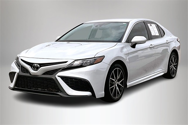 2024 Toyota Camry SE photo 2