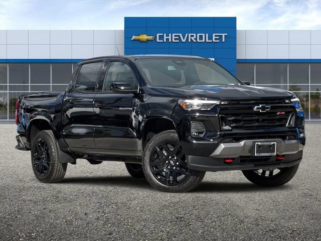 2025 Chevrolet Colorado Z71 photo 2