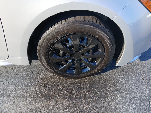 2025 Toyota Corolla Hybrid LE photo 4