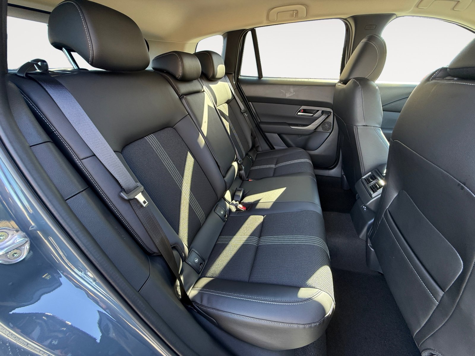 2025 Mazda CX-50 2.5 Select photo 18