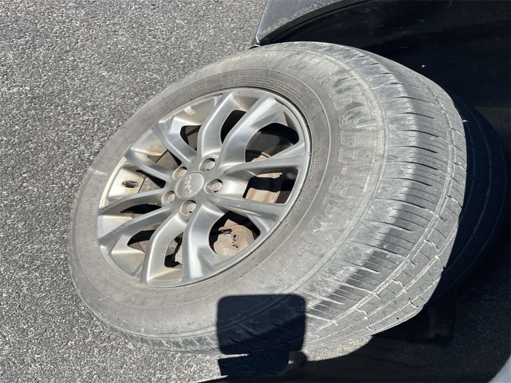2019 Jeep Cherokee Latitude photo 18