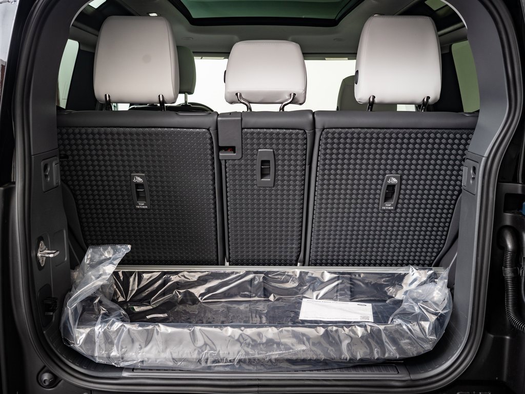 2025 Land Rover Defender 90 X-Dynamic SE photo 17