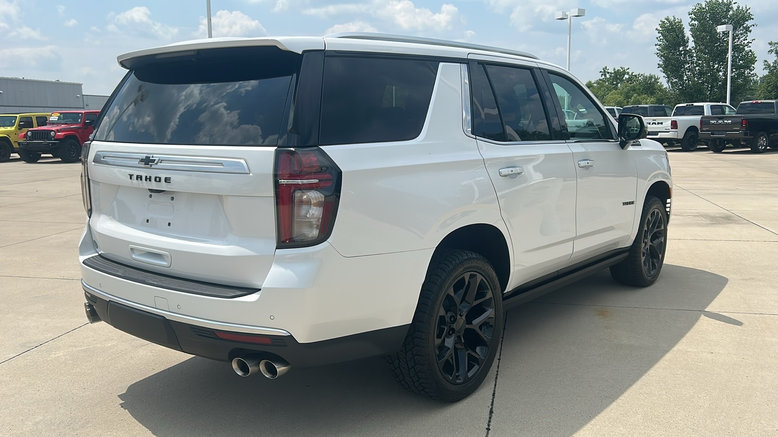 2022 Chevrolet Tahoe High Country photo 2