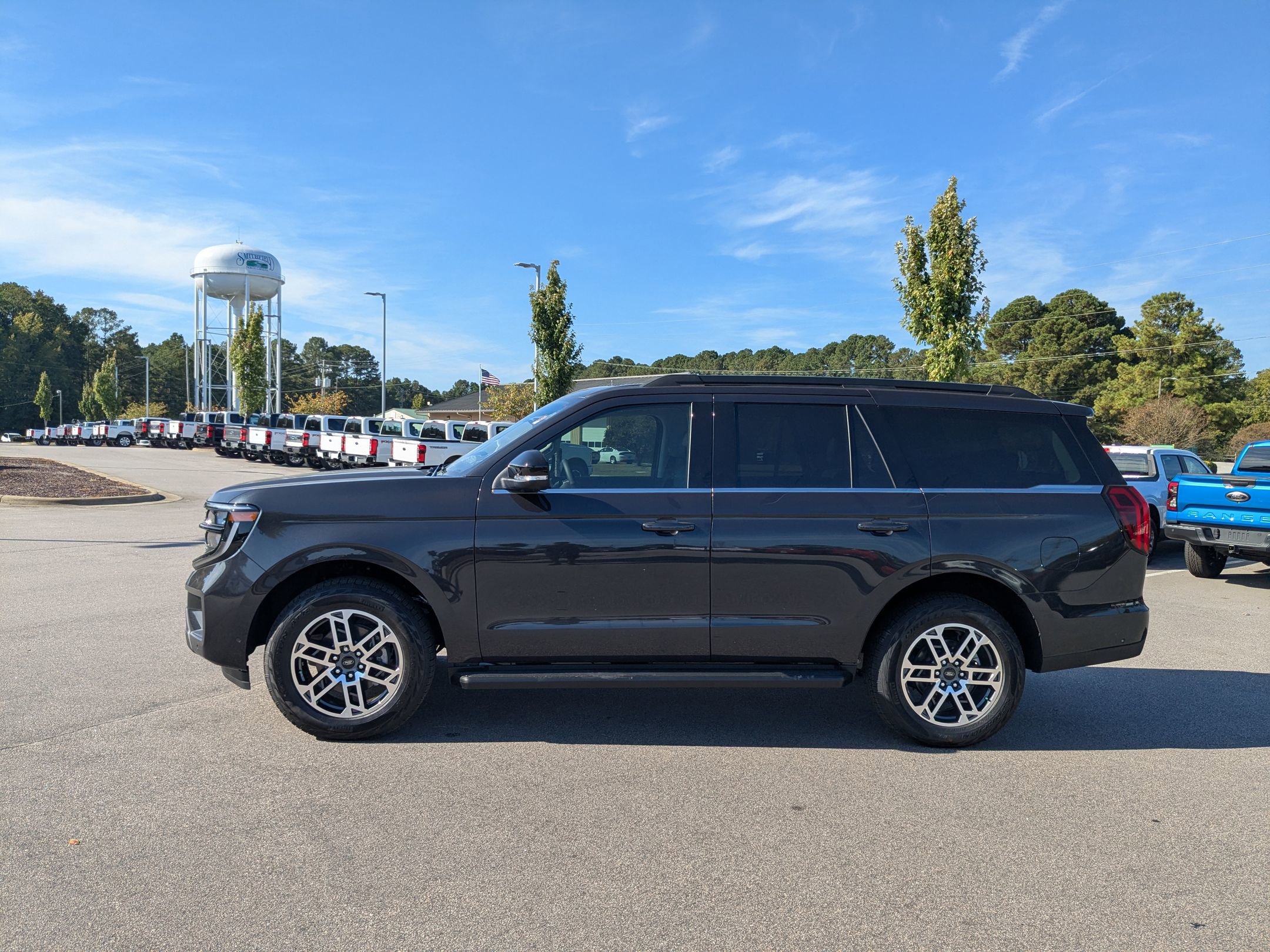 2025 Ford Expedition photo 8