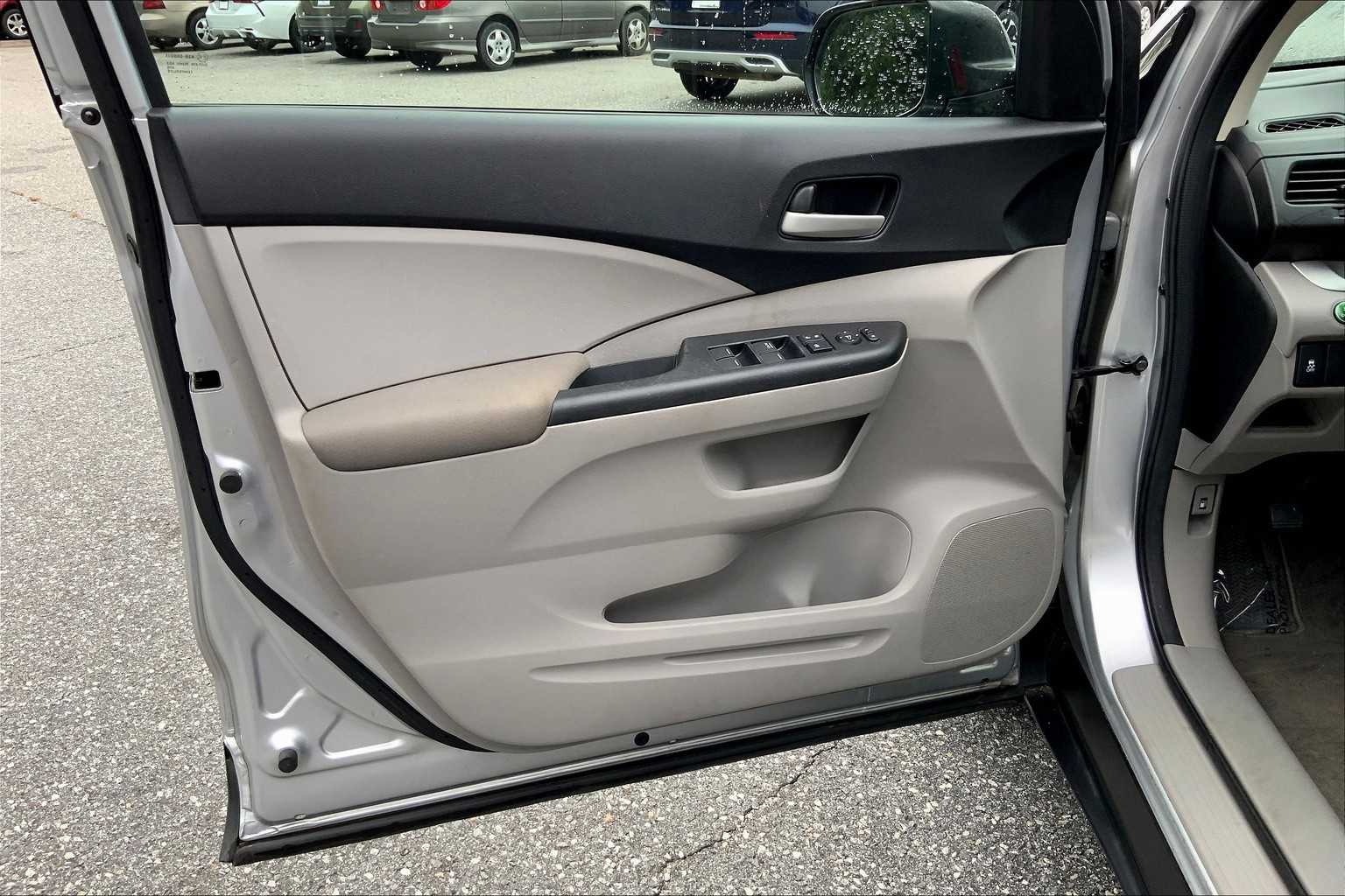 2014 Honda CR-V LX photo 20