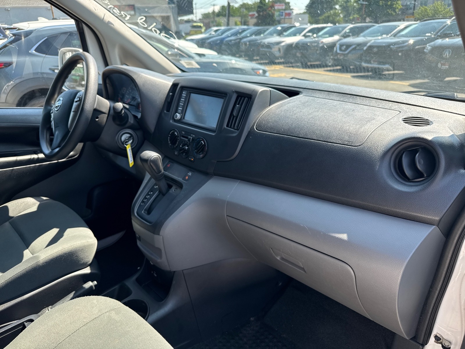 2020 Nissan NV200 SV photo 8