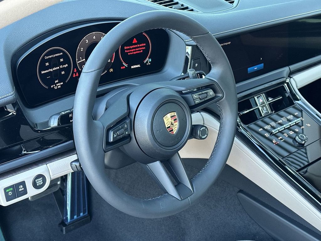2025 Porsche Panamera Base photo 18