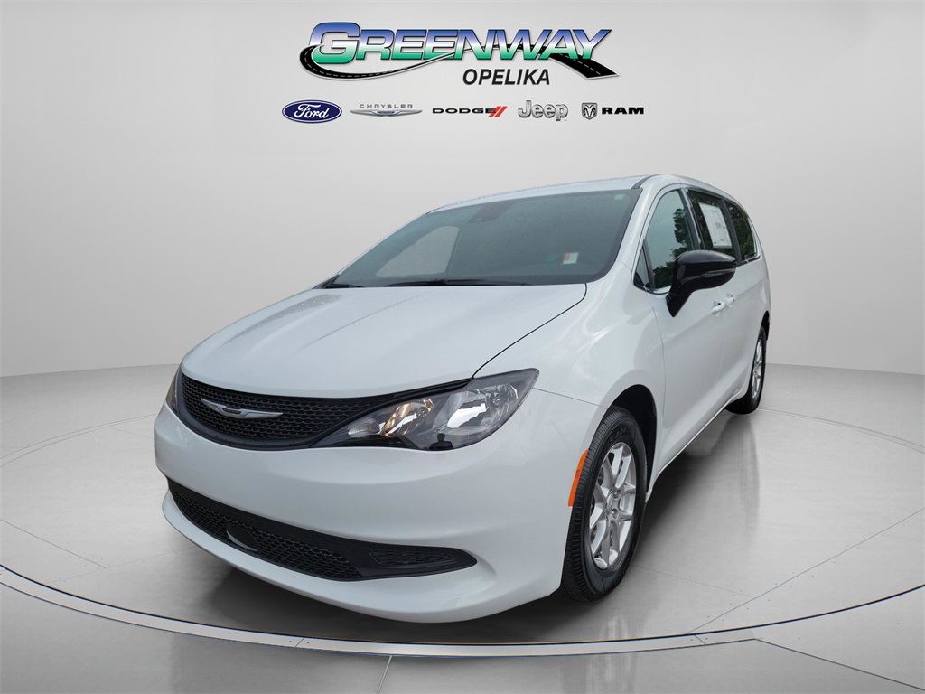 2026 Chrysler Voyager LX photo 3