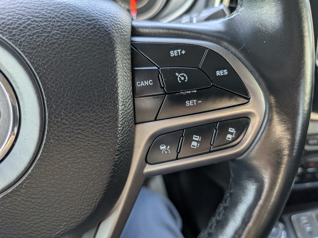 2019 Jeep Cherokee Limited photo 19