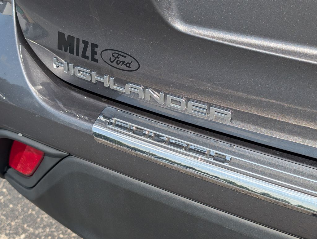2023 Toyota Highlander L photo 18