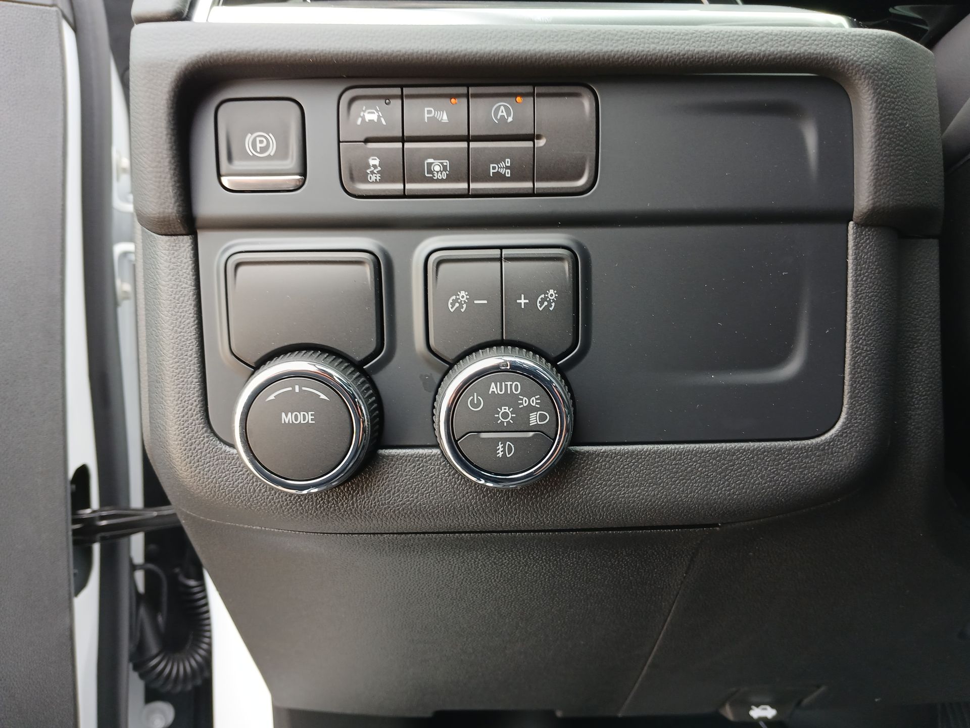 2025 Chevrolet Suburban LT photo 17