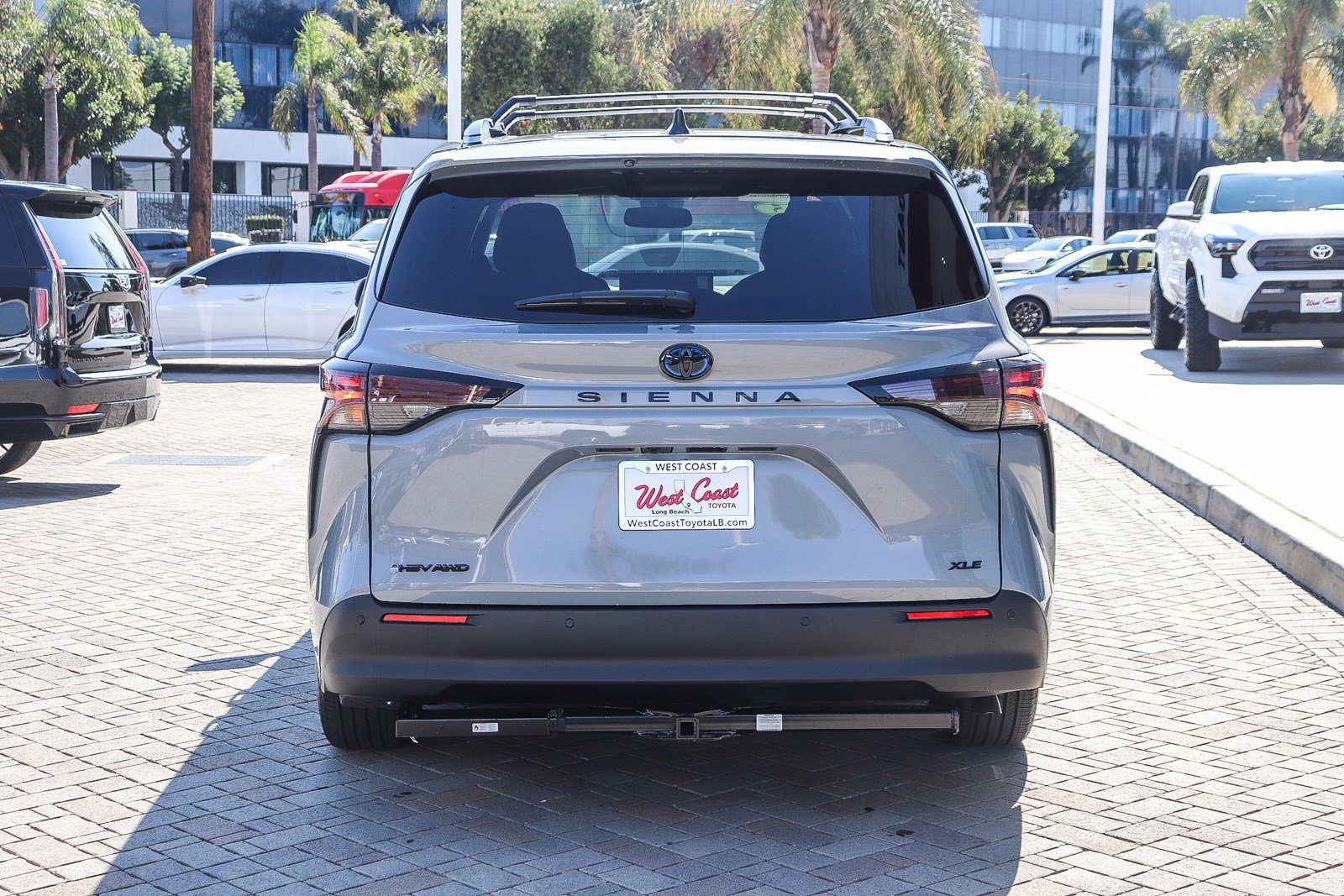 2025 Toyota Sienna Woodland Edition photo 7