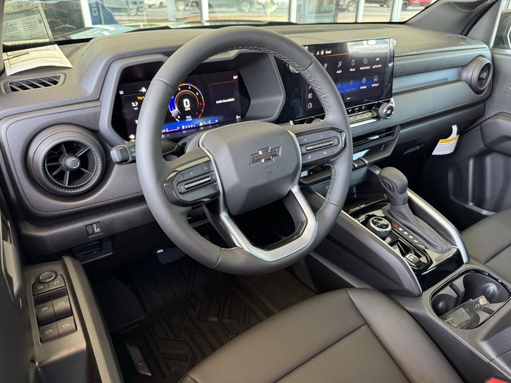 2025 Chevrolet Colorado Trail Boss photo 3