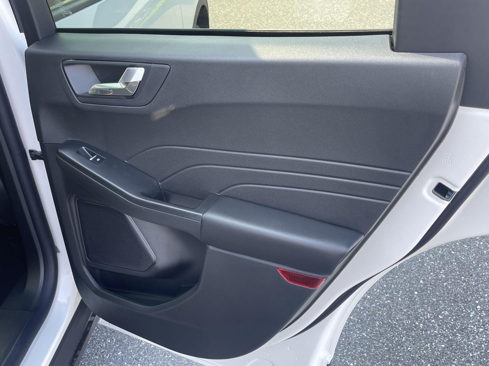 2025 Ford Escape ST-Line Select photo 17