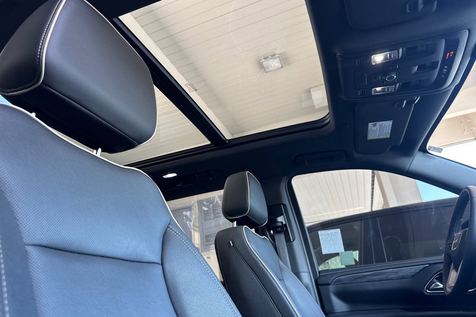 2022 Gmc Yukon SLT photo 16