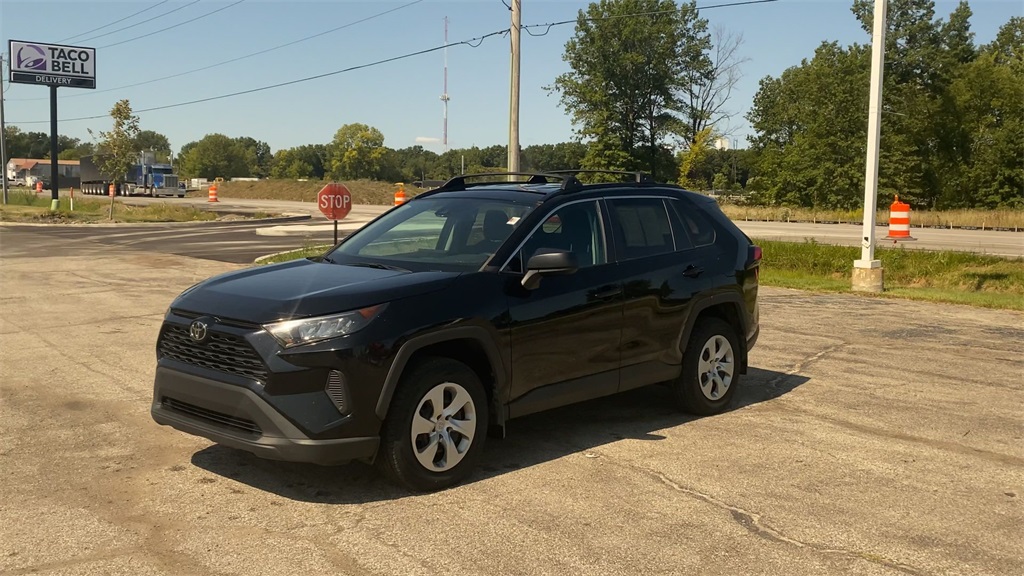 2021 Toyota RAV4 LE photo 3