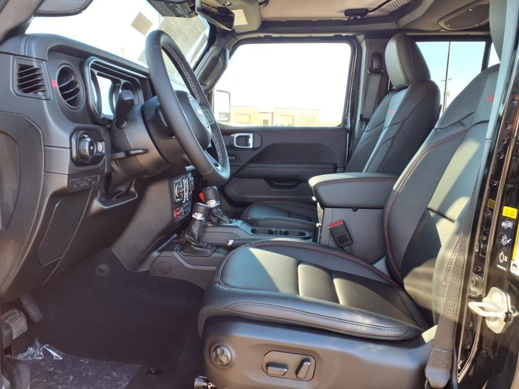 2025 Jeep Wrangler Rubicon photo 3