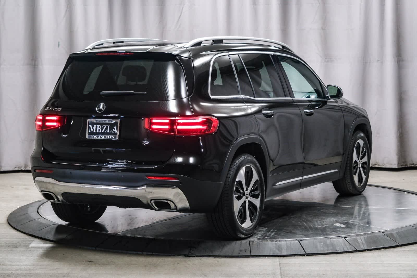 2025 Mercedes Benz GLB 250 photo 4