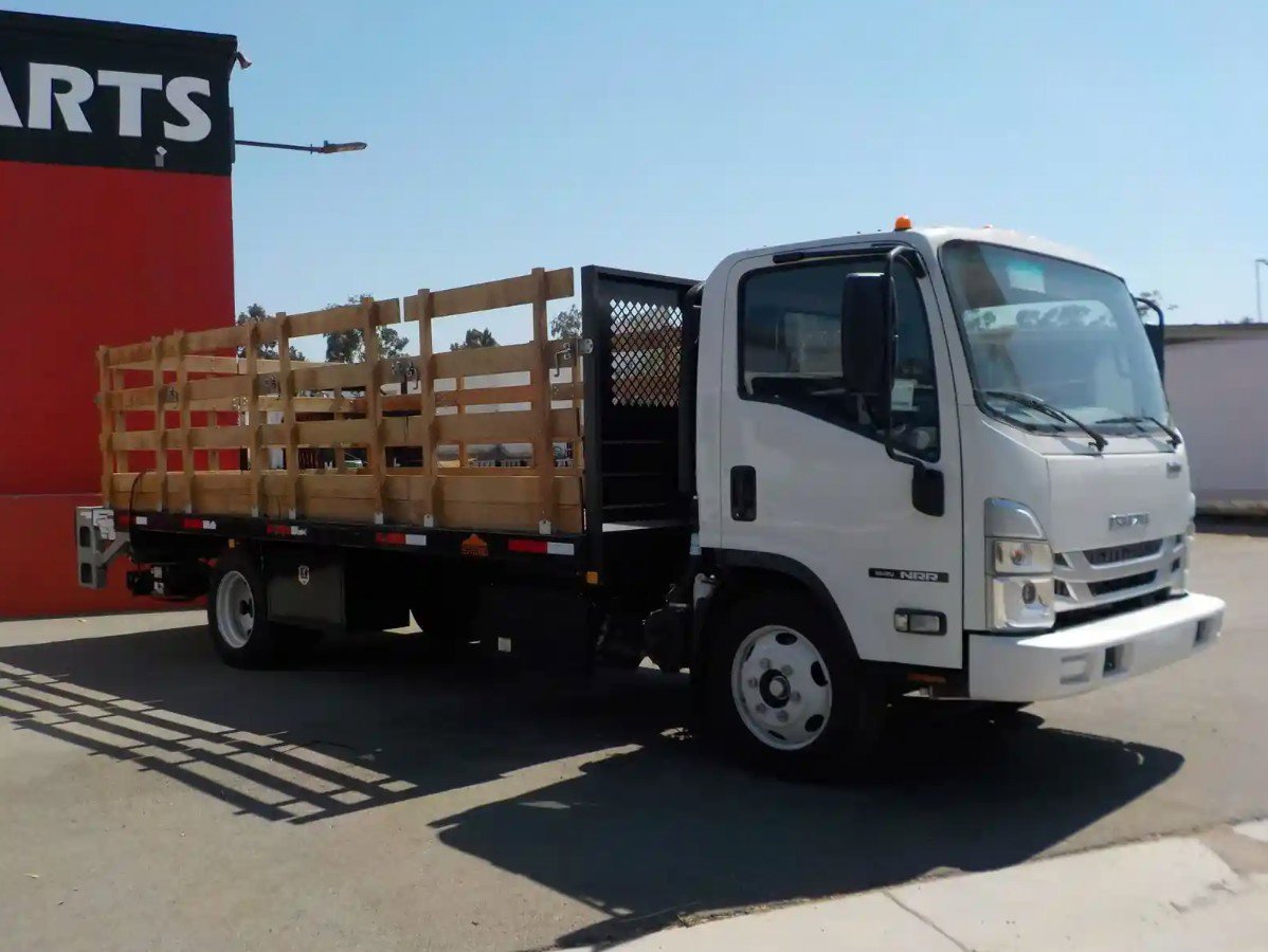 2024 Isuzu NRR Standard photo 2