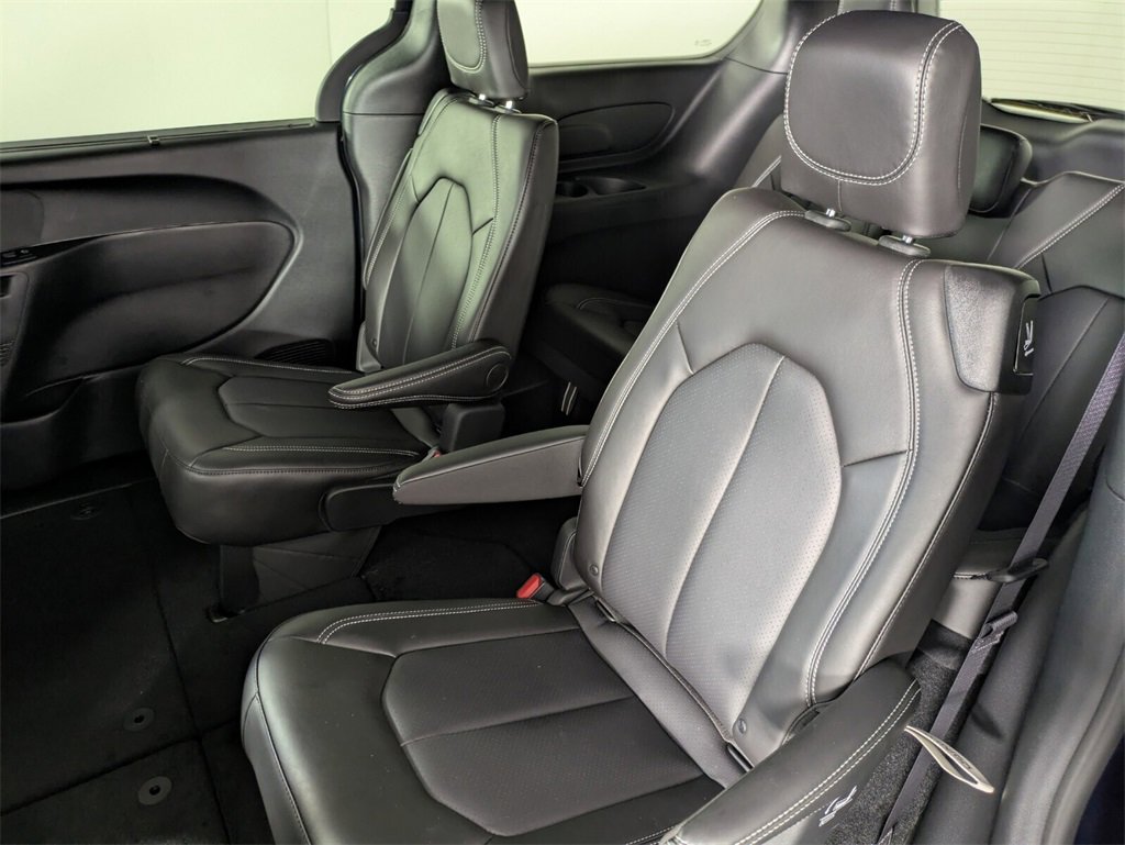 2025 Chrysler Pacifica photo 13