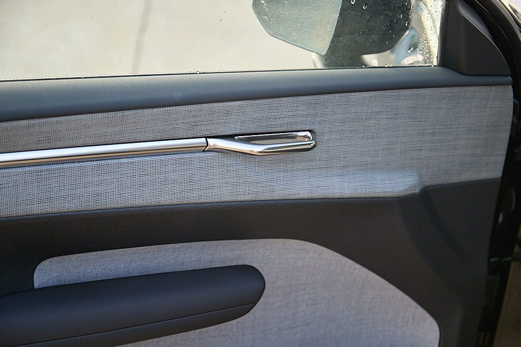 2025 VOLVO EX30 - Image 9