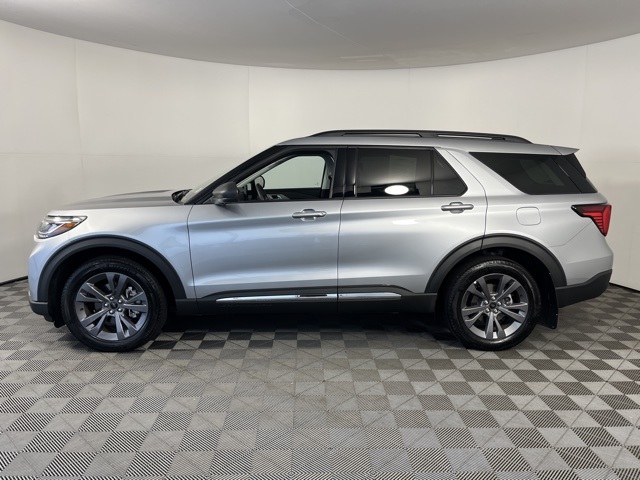 2025 Ford Explorer photo 3