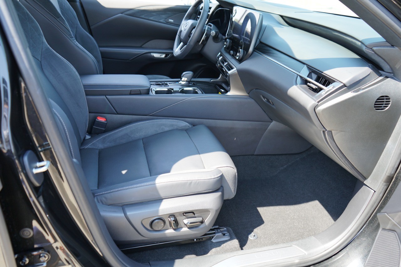 2023 Lexus RX 350h Luxury photo 12
