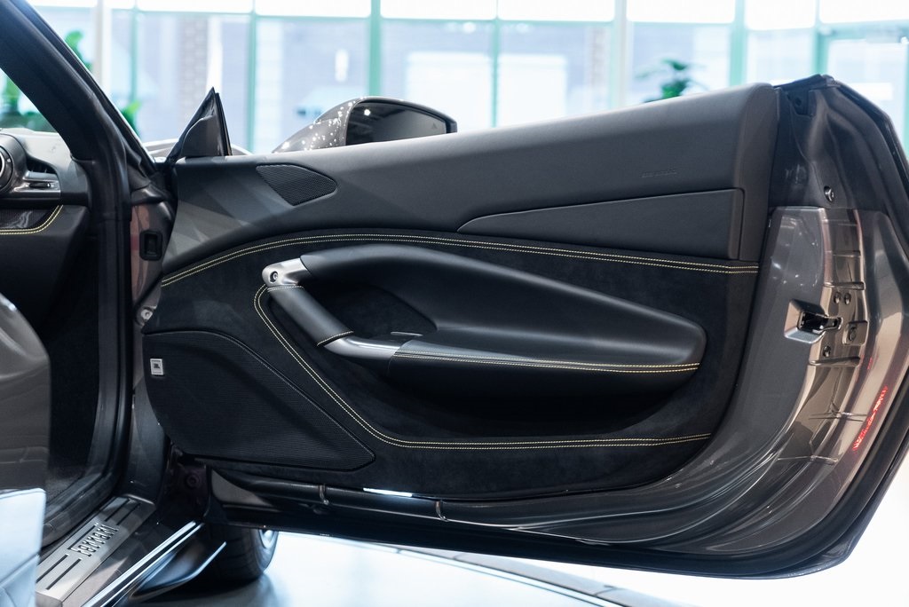 2022 Ferrari F8 Spider Base photo 38