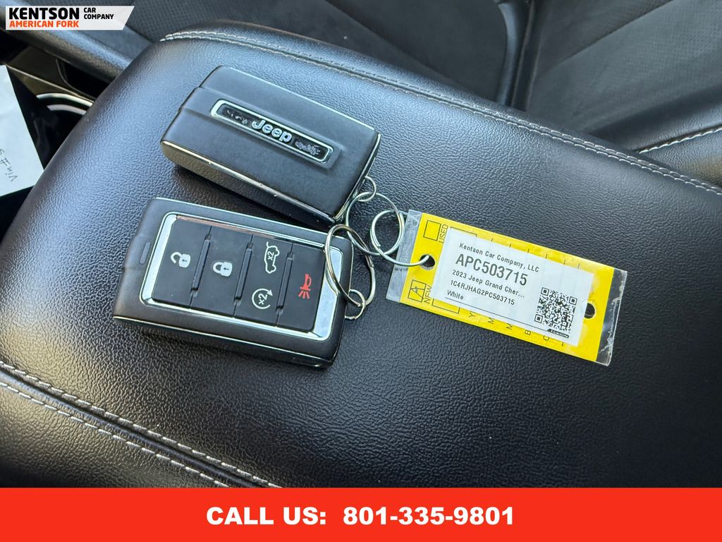 2023 Jeep Grand Cherokee Laredo Altitude photo 35