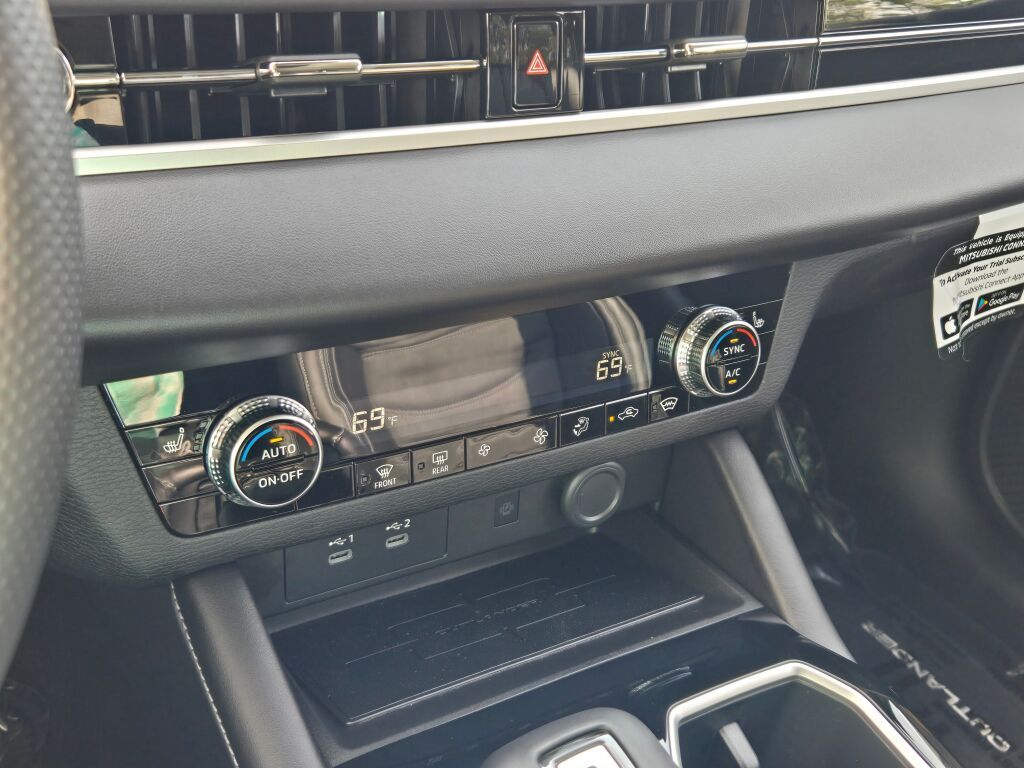 2025 Mitsubishi Outlander SE photo 19