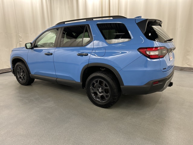 2025 Honda Pilot TrailSport photo 3