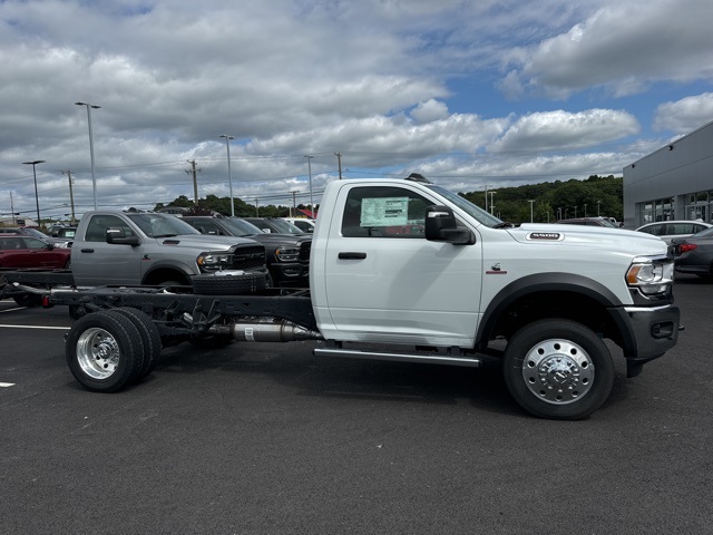 2024 Ram 5500 Tradesman photo 2