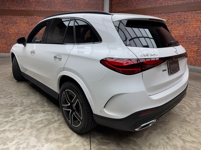 2025 Mercedes Benz GLC 300 4MATIC photo 3
