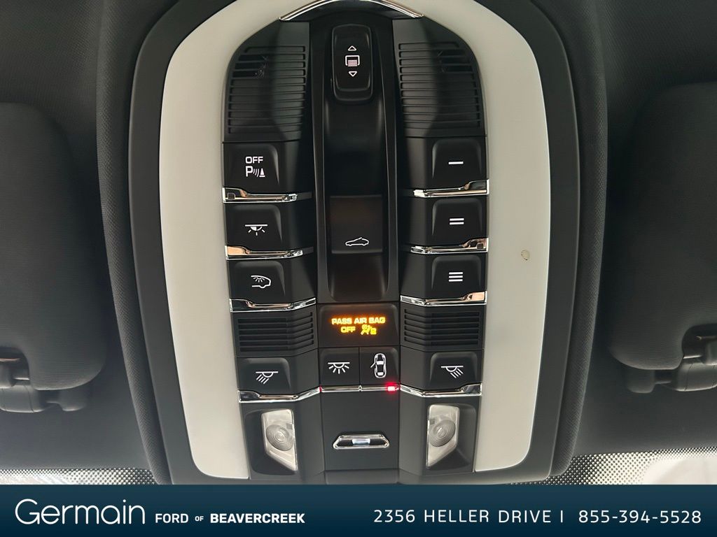 2017 Porsche Cayenne Base photo 24